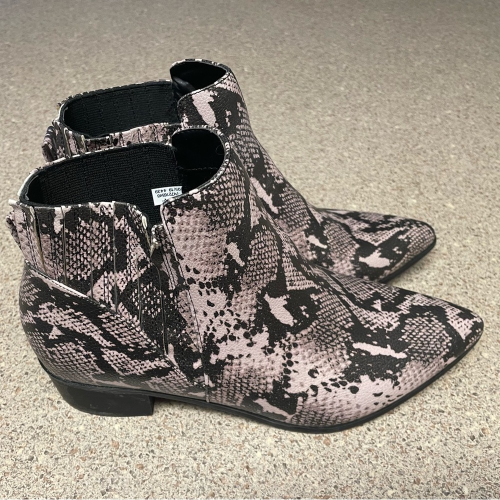 American Eagle Outfitters Faux Snake Boots. Size 9.
